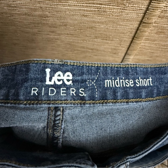 Lee Riders Women Blue Denim Flat Front Mid Rise Jean Shorts Size 10M - Picture 5 of 6